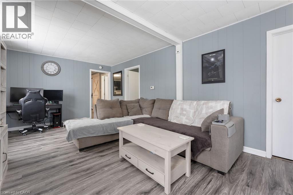 Living area with a desk and wood finished floors - 234 Head Street N, Simcoe, ON - Indoor Photo Showing Living Room
