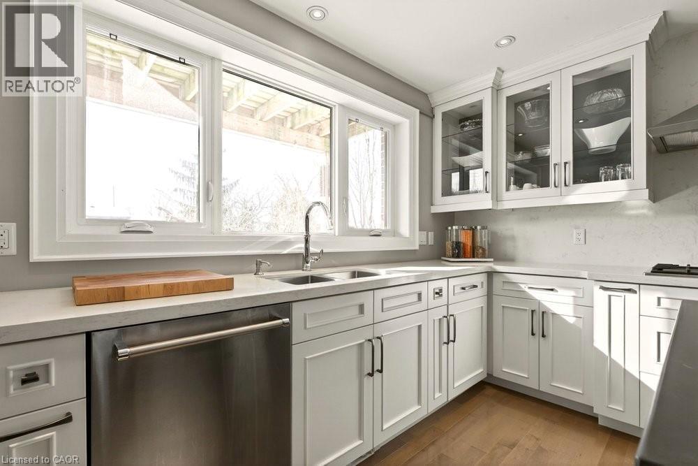158 Ewen Road, Hamilton, ON - Indoor Photo Showing Kitchen With Double Sink With Upgraded Kitchen