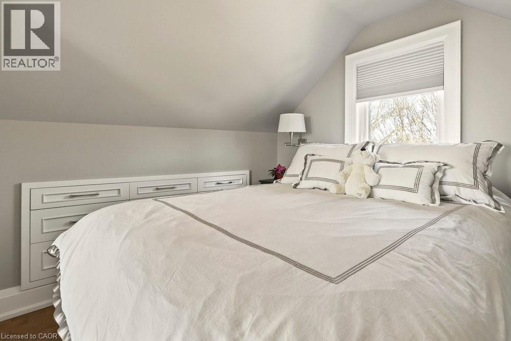158 Ewen Road, Hamilton, ON - Indoor Photo Showing Bedroom