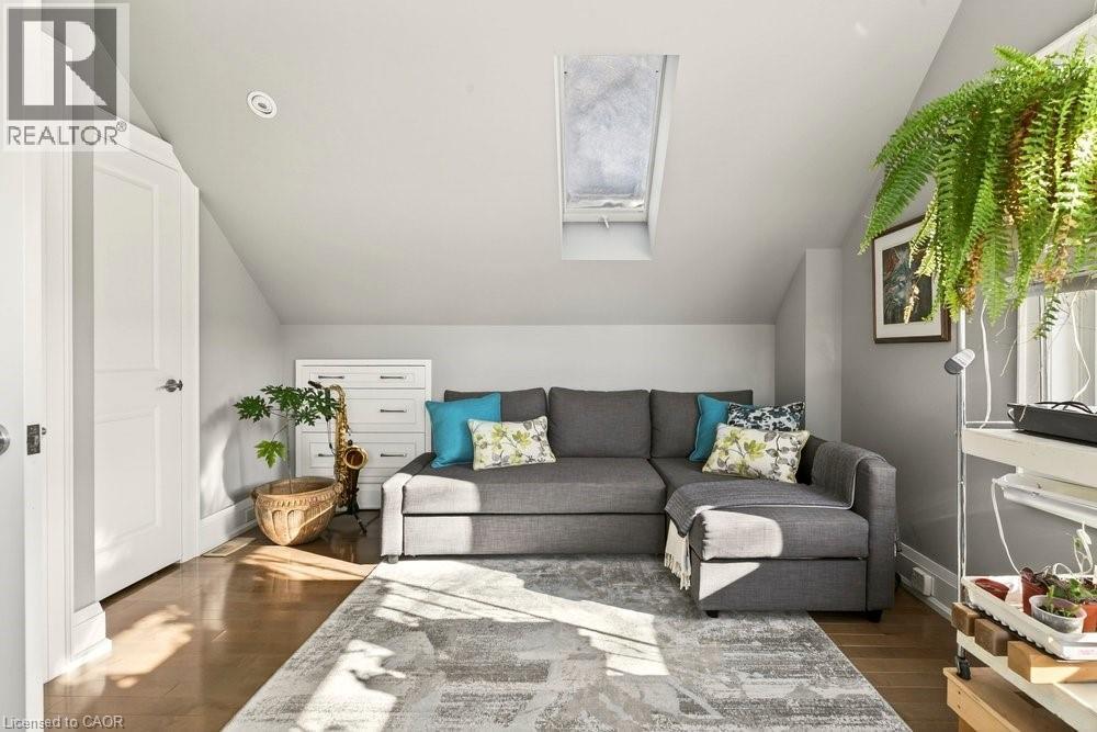 158 Ewen Road, Hamilton, ON - Indoor Photo Showing Living Room