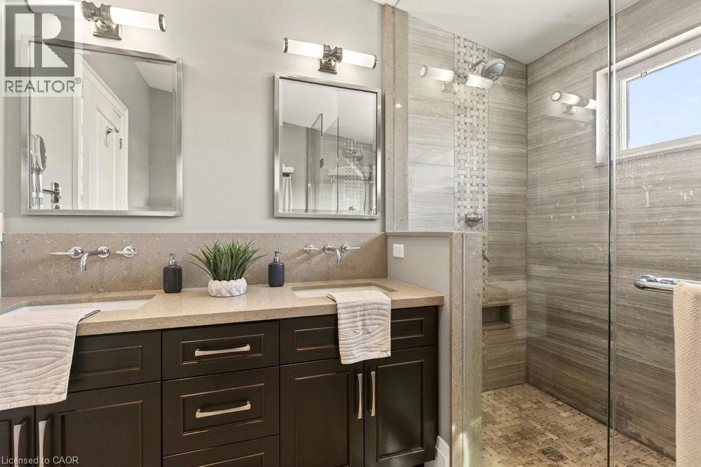 158 Ewen Road, Hamilton, ON - Indoor Photo Showing Bathroom