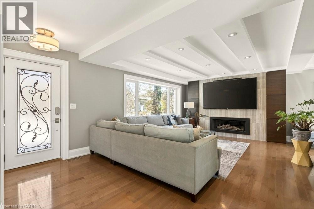 158 Ewen Road, Hamilton, ON - Indoor Photo Showing Living Room With Fireplace