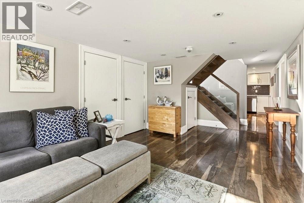 158 Ewen Road, Hamilton, ON - Indoor Photo Showing Living Room
