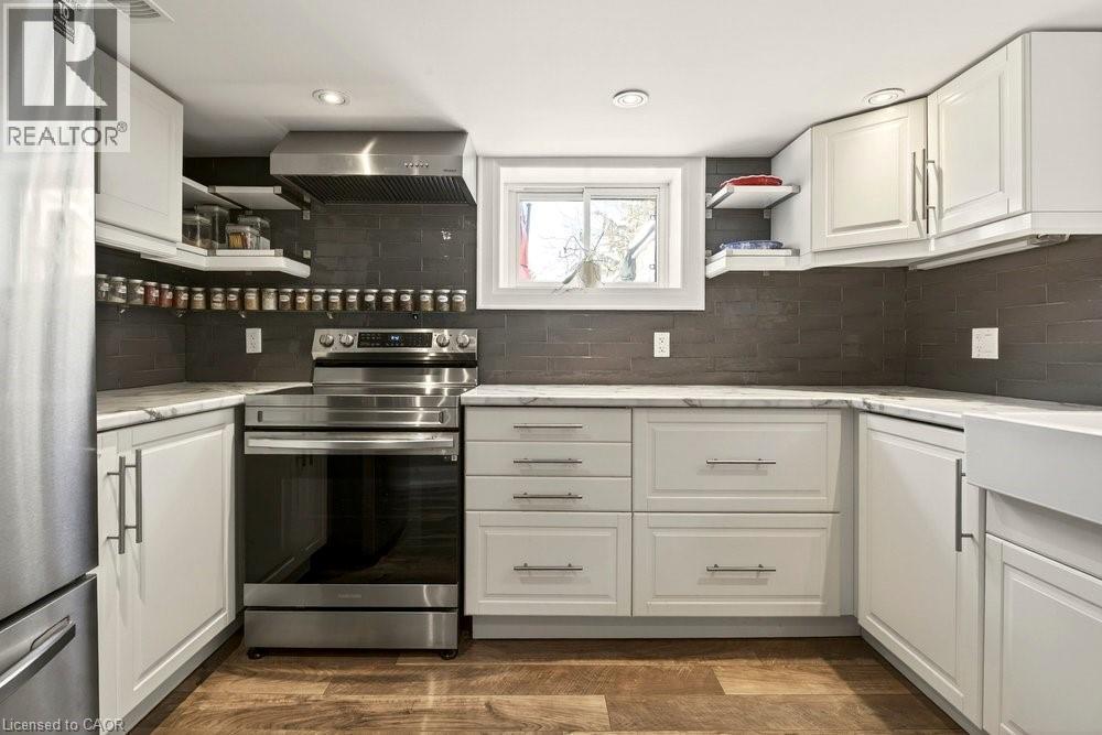 158 Ewen Road, Hamilton, ON - Indoor Photo Showing Kitchen With Stainless Steel Kitchen With Upgraded Kitchen
