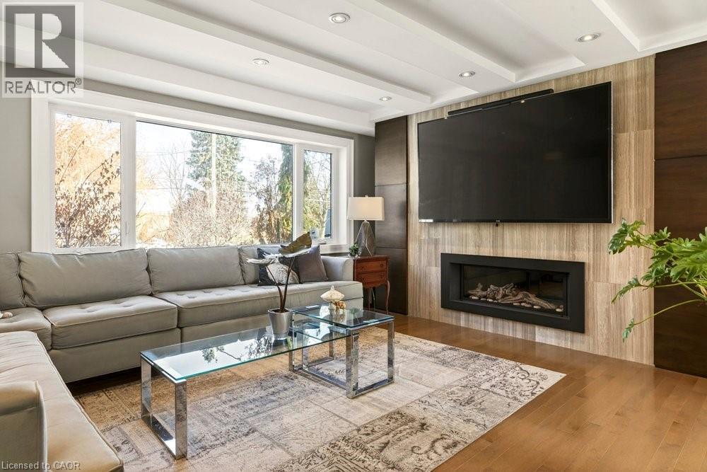 158 Ewen Road, Hamilton, ON - Indoor Photo Showing Living Room With Fireplace