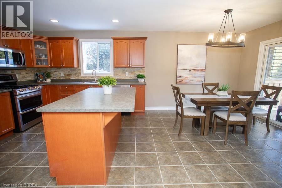 18 Gaal Court, Brantford, ON - Indoor