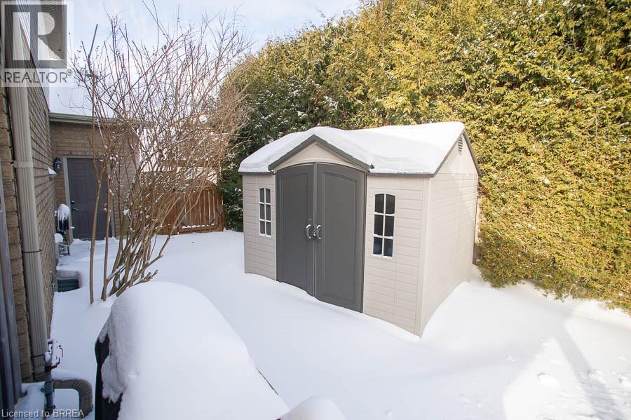 18 Gaal Court, Brantford, ON - Outdoor