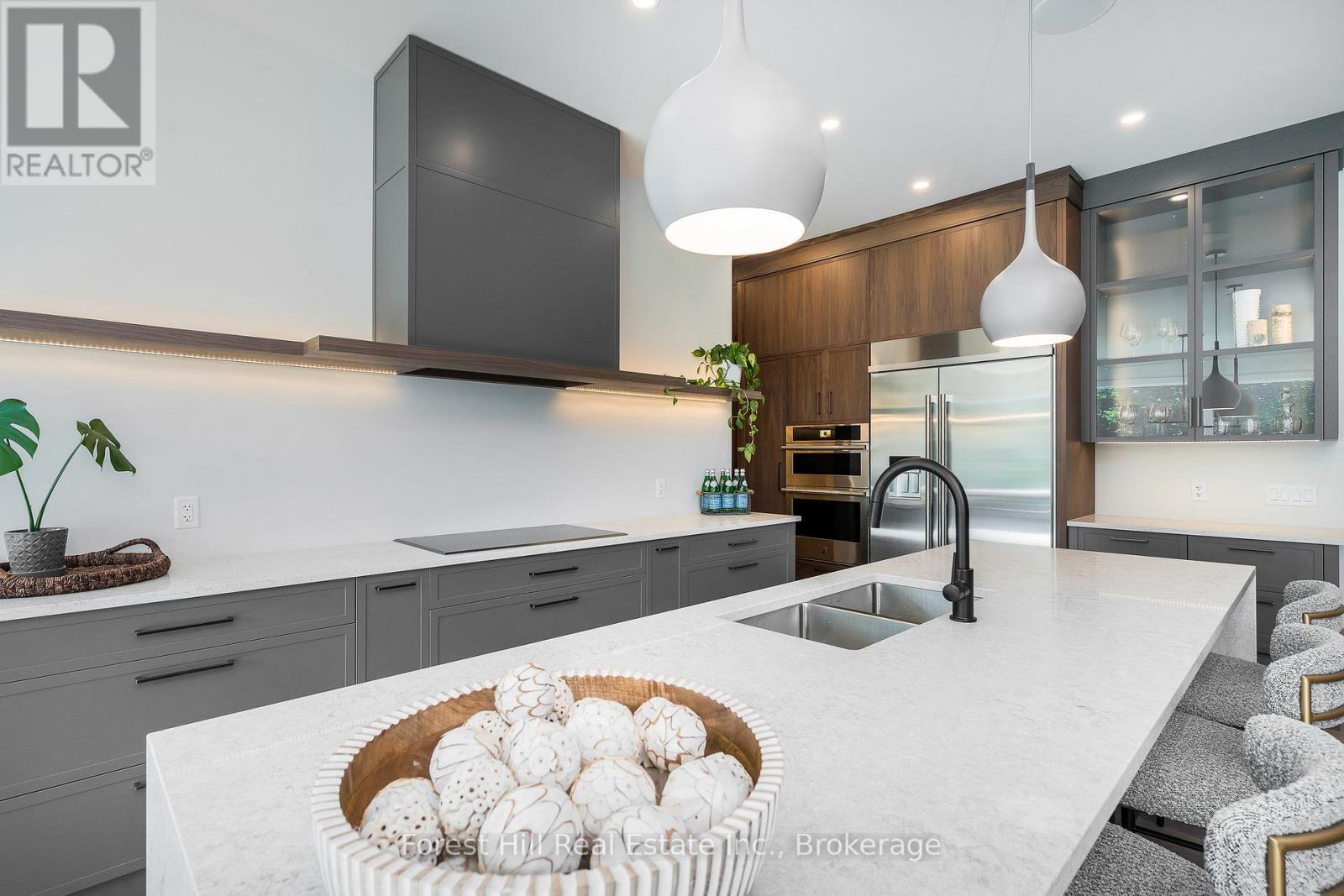 147 Blue Jay Crescent, Grey Highlands, ON - Indoor Photo Showing Kitchen With Double Sink With Upgraded Kitchen