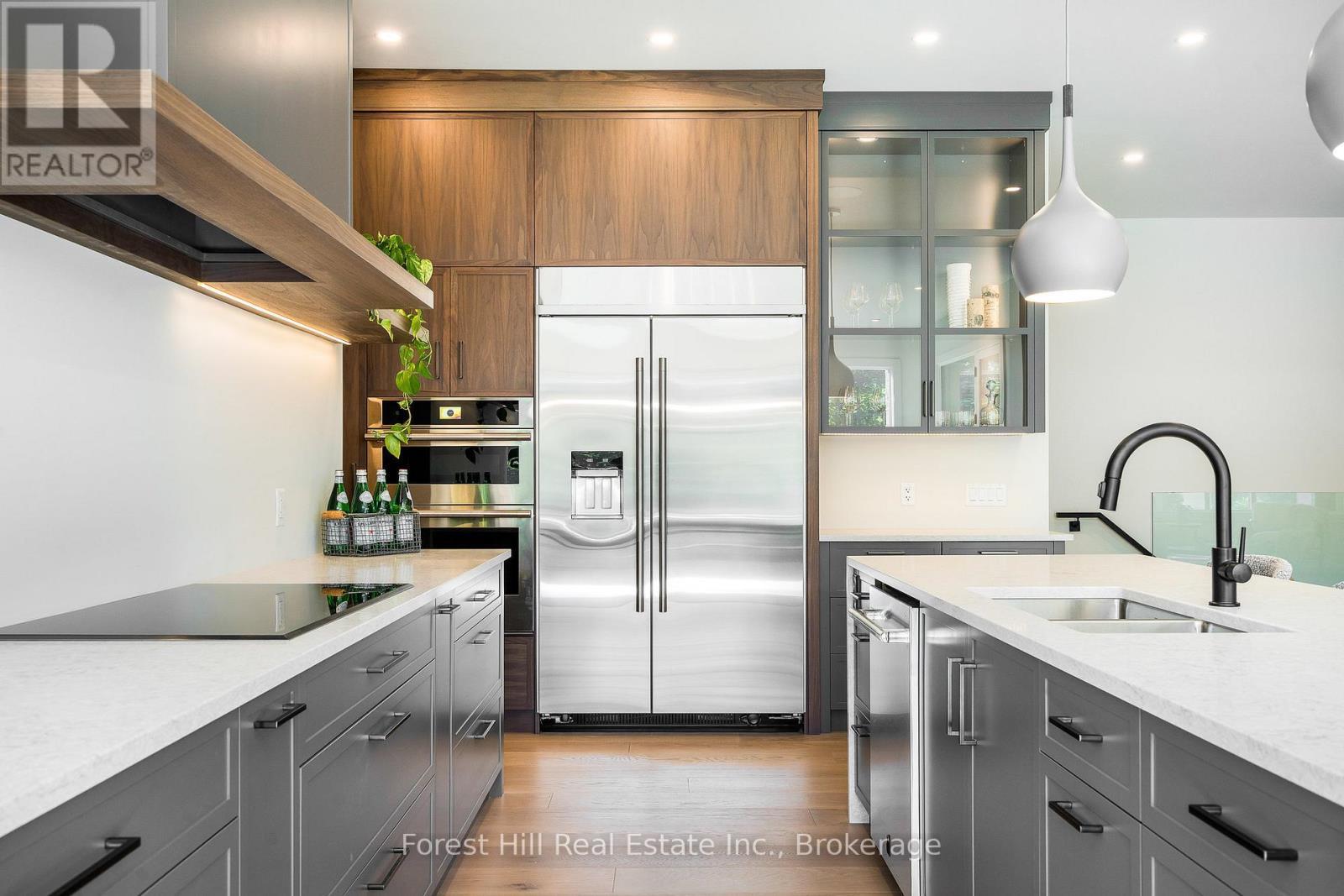 147 Blue Jay Crescent, Grey Highlands, ON - Indoor Photo Showing Kitchen With Double Sink With Upgraded Kitchen