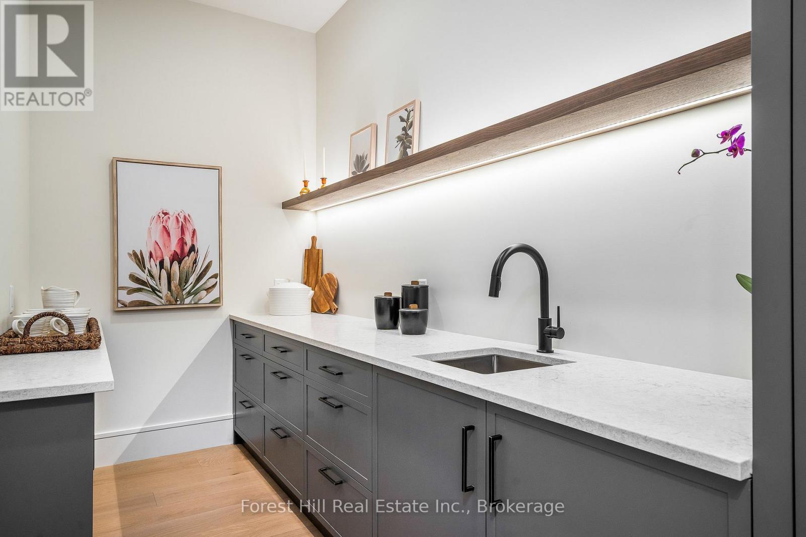 147 Blue Jay Crescent, Grey Highlands, ON - Indoor Photo Showing Kitchen