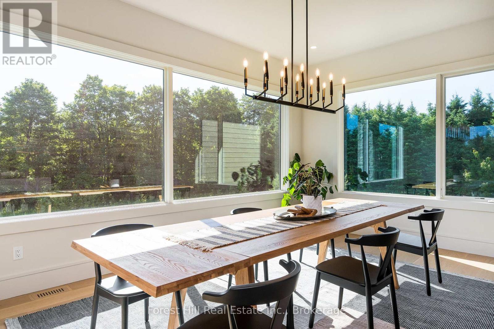 147 Blue Jay Crescent, Grey Highlands, ON - Indoor Photo Showing Dining Room