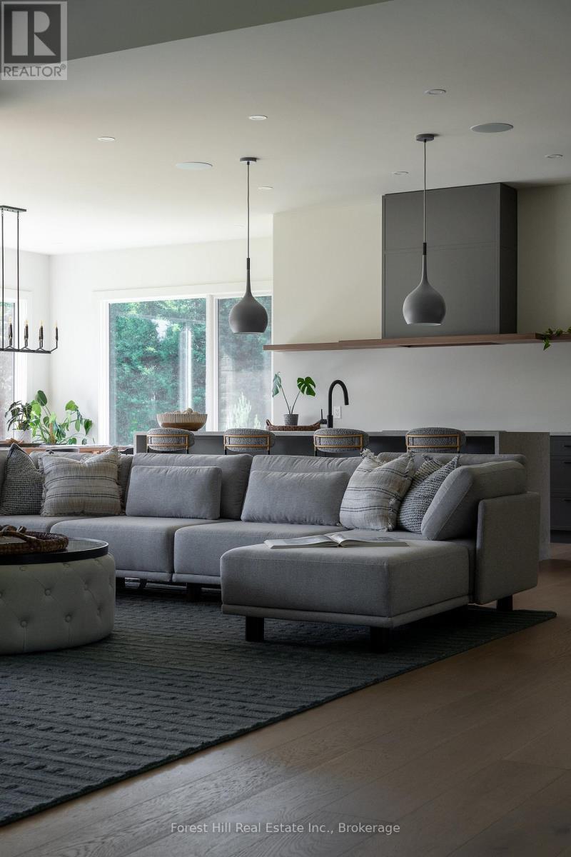 147 Blue Jay Crescent, Grey Highlands, ON - Indoor Photo Showing Living Room