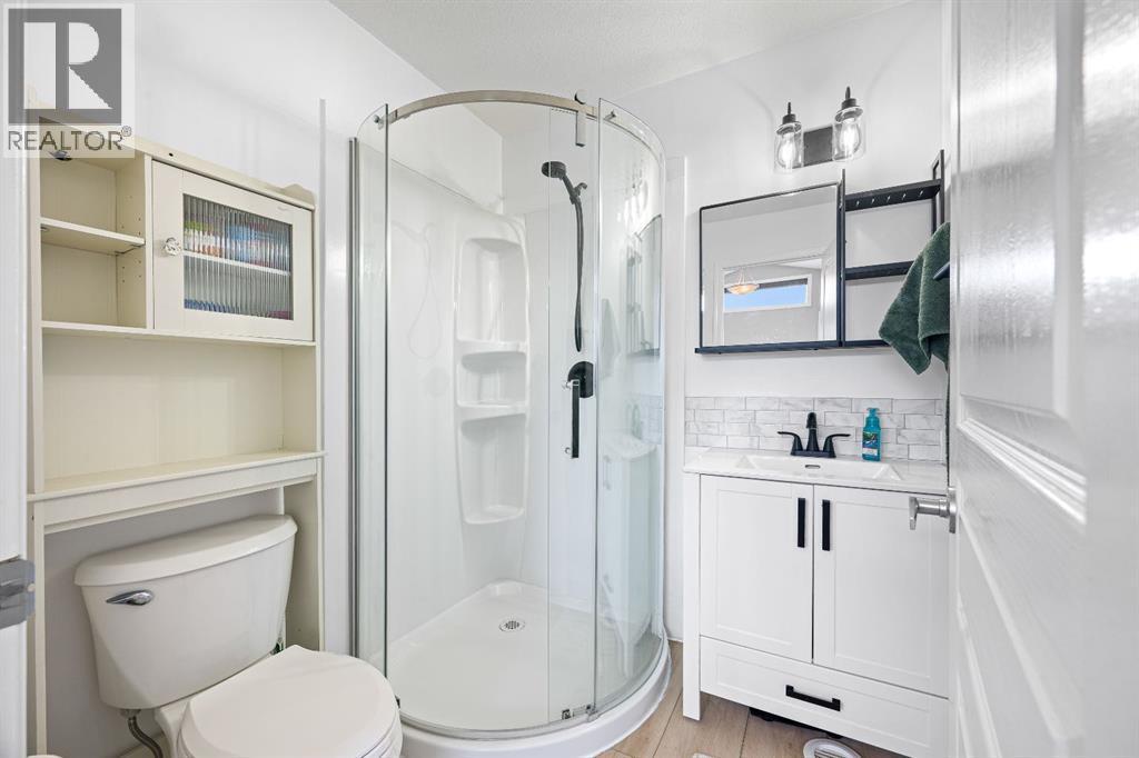 3904 63 Avenue, Lloydminster, AB - Indoor Photo Showing Bathroom