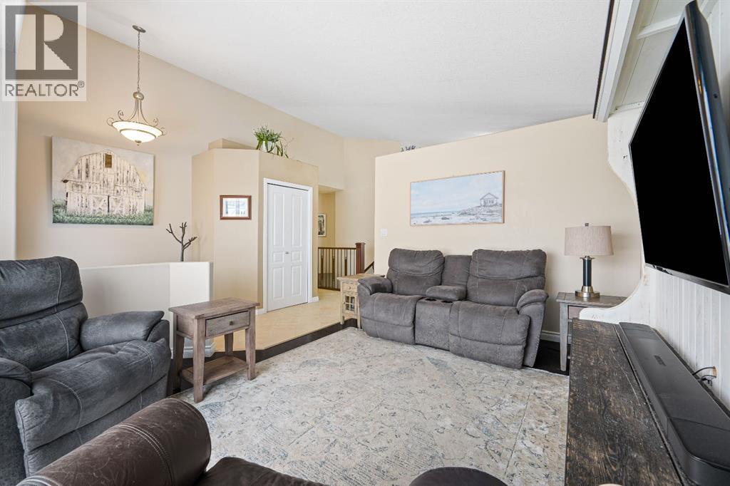 3904 63 Avenue, Lloydminster, AB - Indoor Photo Showing Living Room