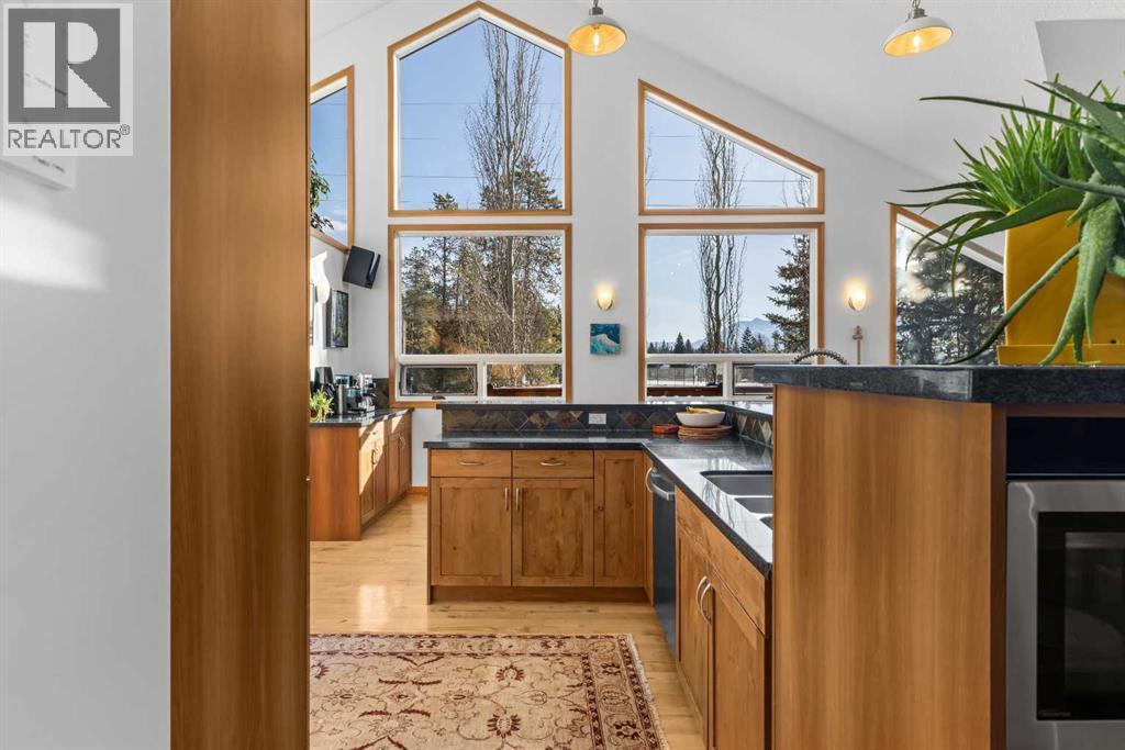 1712 11Th Avenue, Canmore, AB - Indoor Photo Showing Kitchen