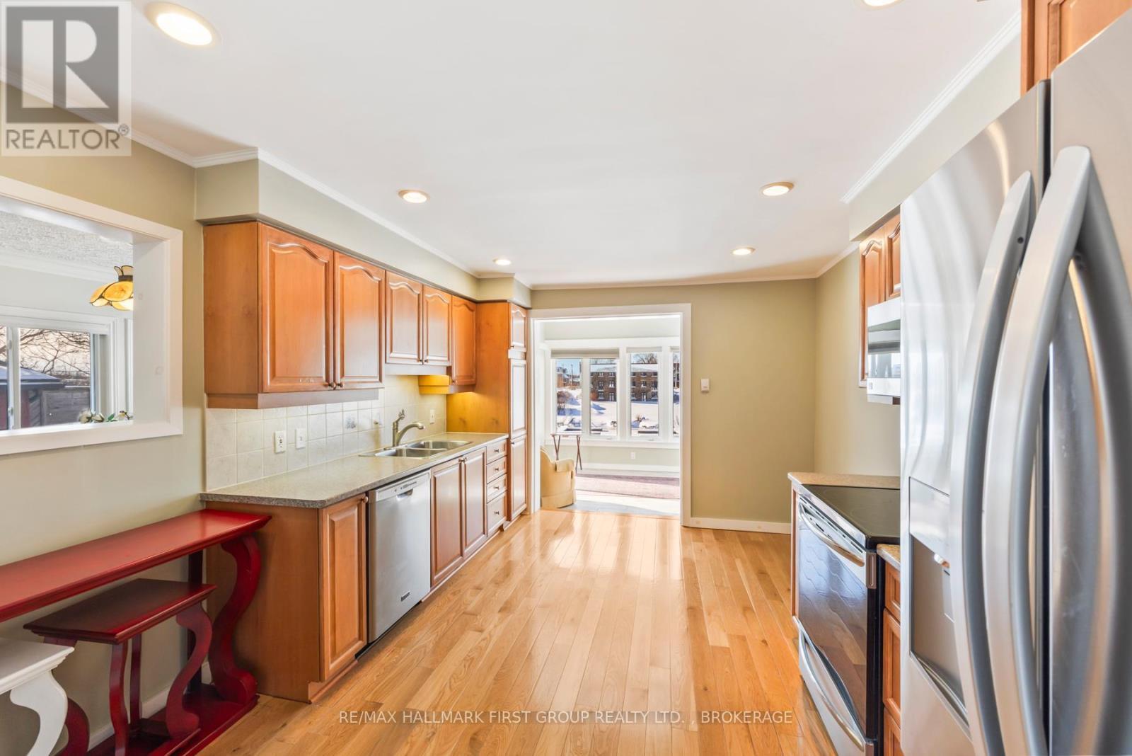 370 Stone Street S, Gananoque, ON - Indoor Photo Showing Kitchen