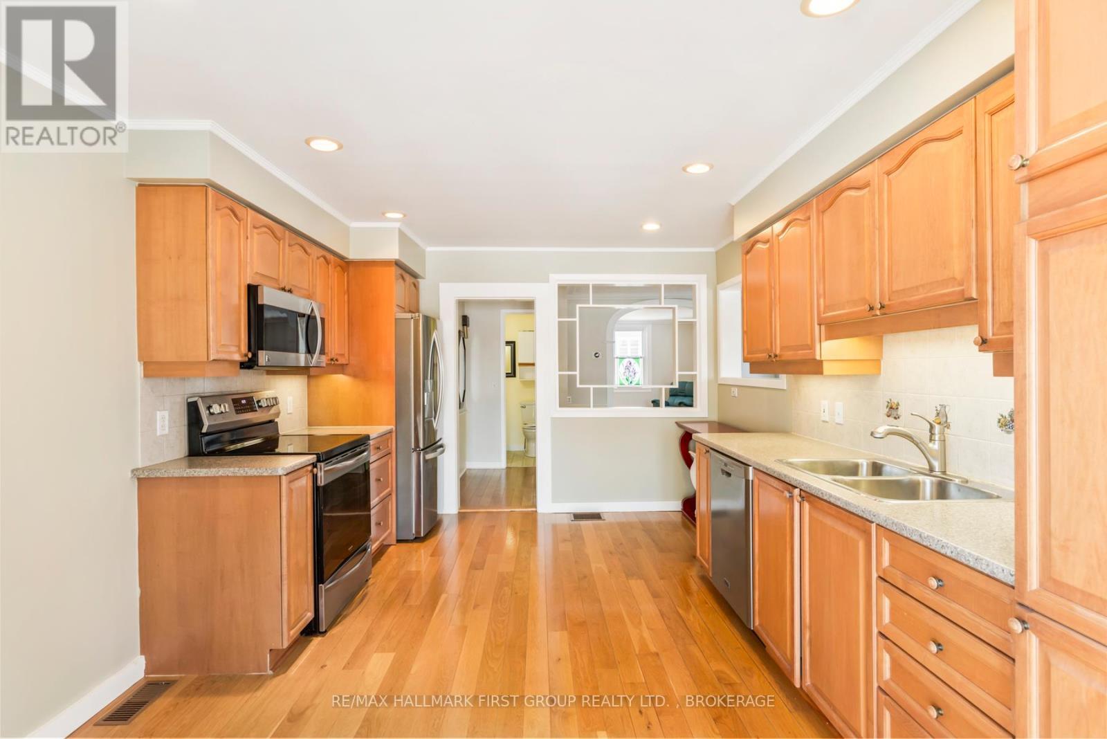 370 Stone Street S, Gananoque, ON - Indoor Photo Showing Kitchen With Double Sink