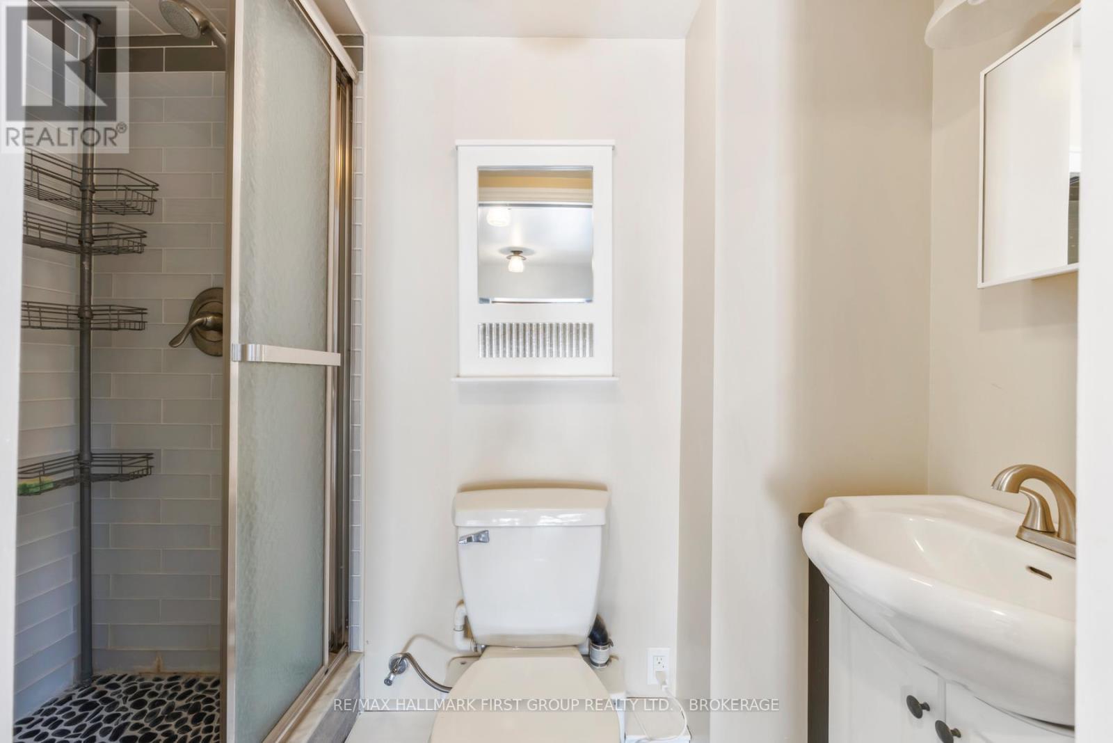 370 Stone Street S, Gananoque, ON - Indoor Photo Showing Bathroom