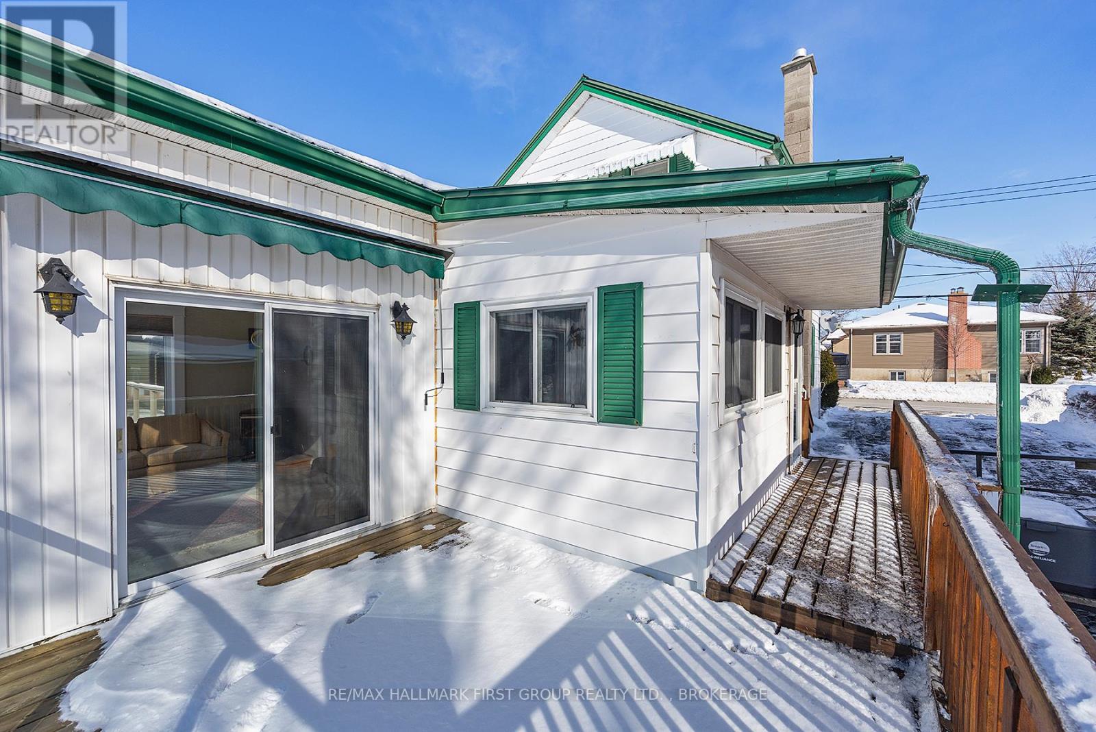 370 Stone Street S, Gananoque, ON - Outdoor