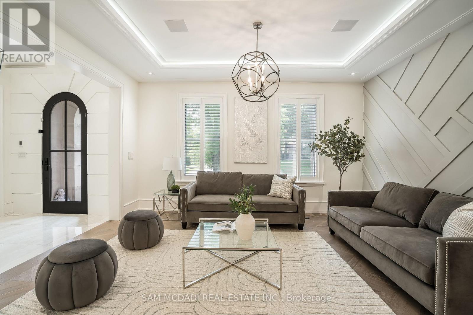 231 Wedgewood Drive, Oakville, ON - Indoor Photo Showing Living Room