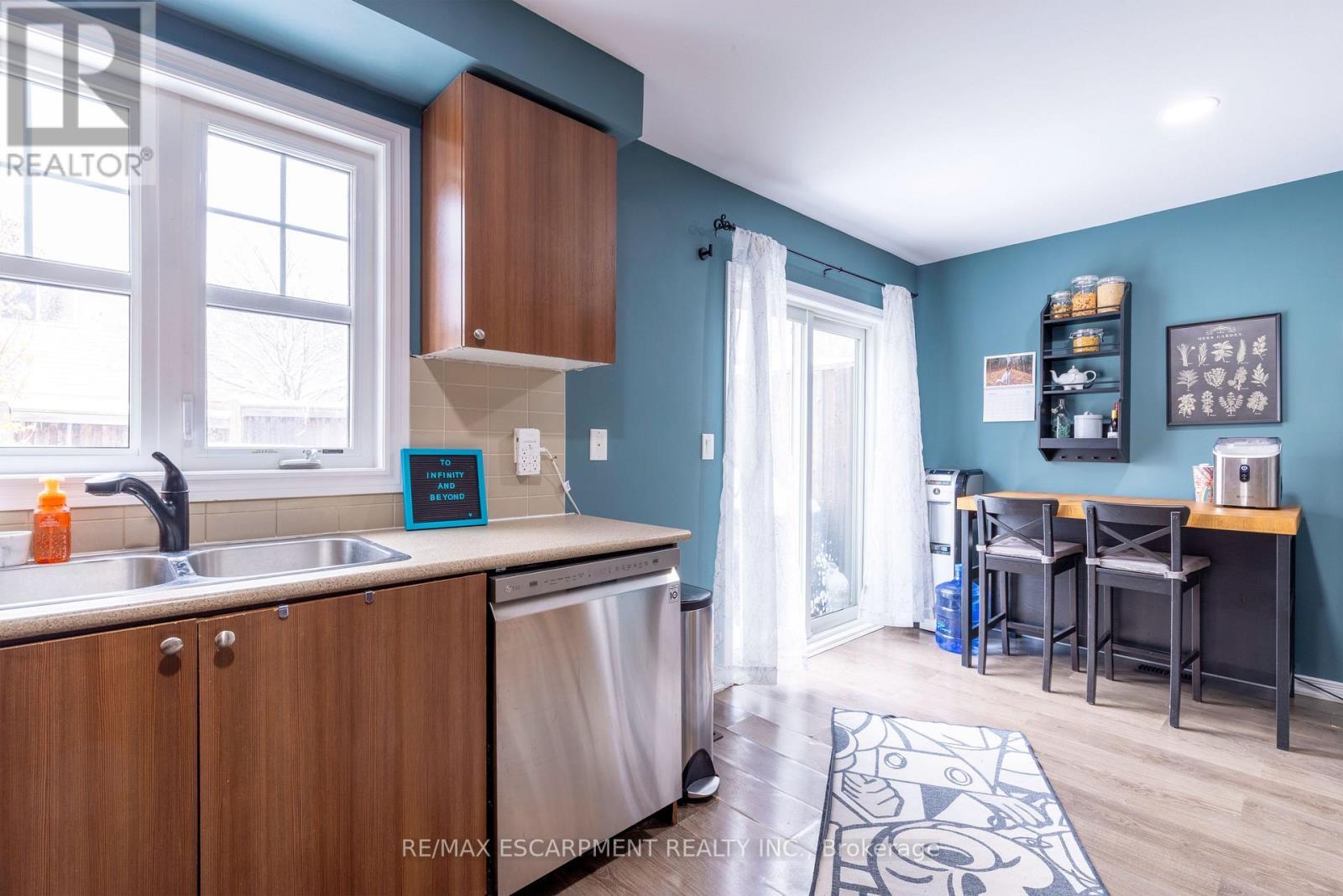38 - 701 Homer Watson Boulevard, Kitchener, ON - Indoor Photo Showing Kitchen With Double Sink