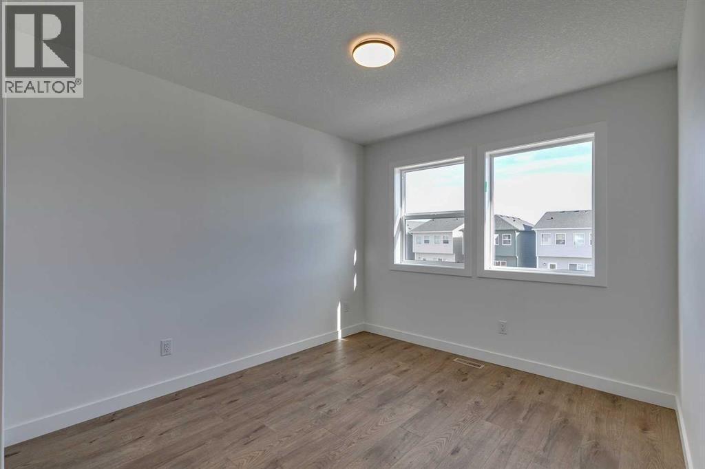 646 Rangeview Street Se, Calgary, AB - Indoor Photo Showing Other Room