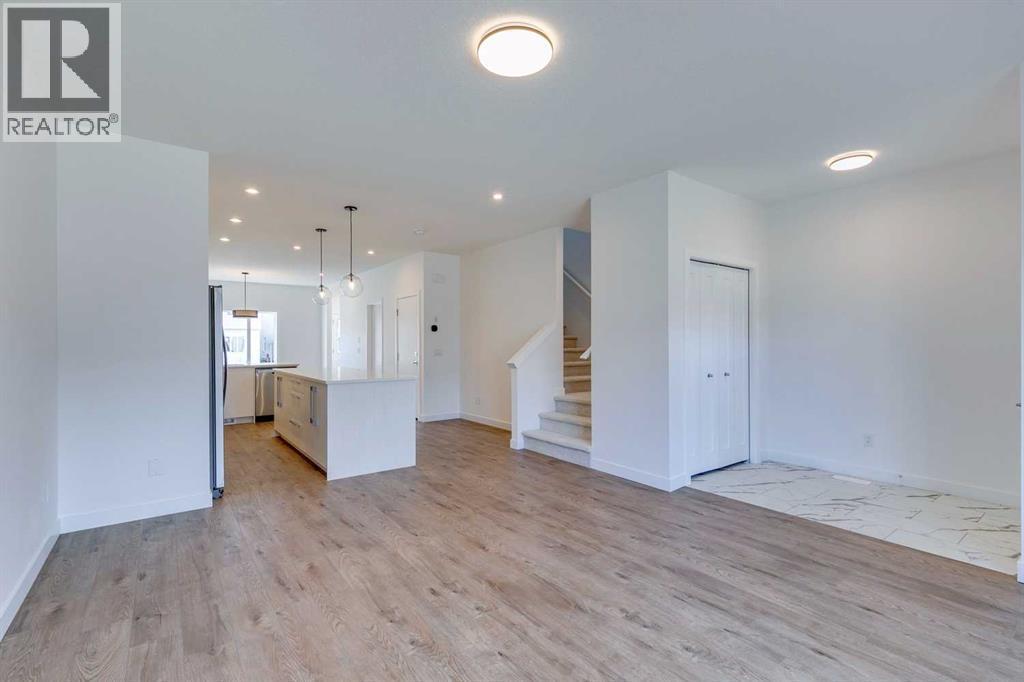 646 Rangeview Street Se, Calgary, AB - Indoor Photo Showing Other Room