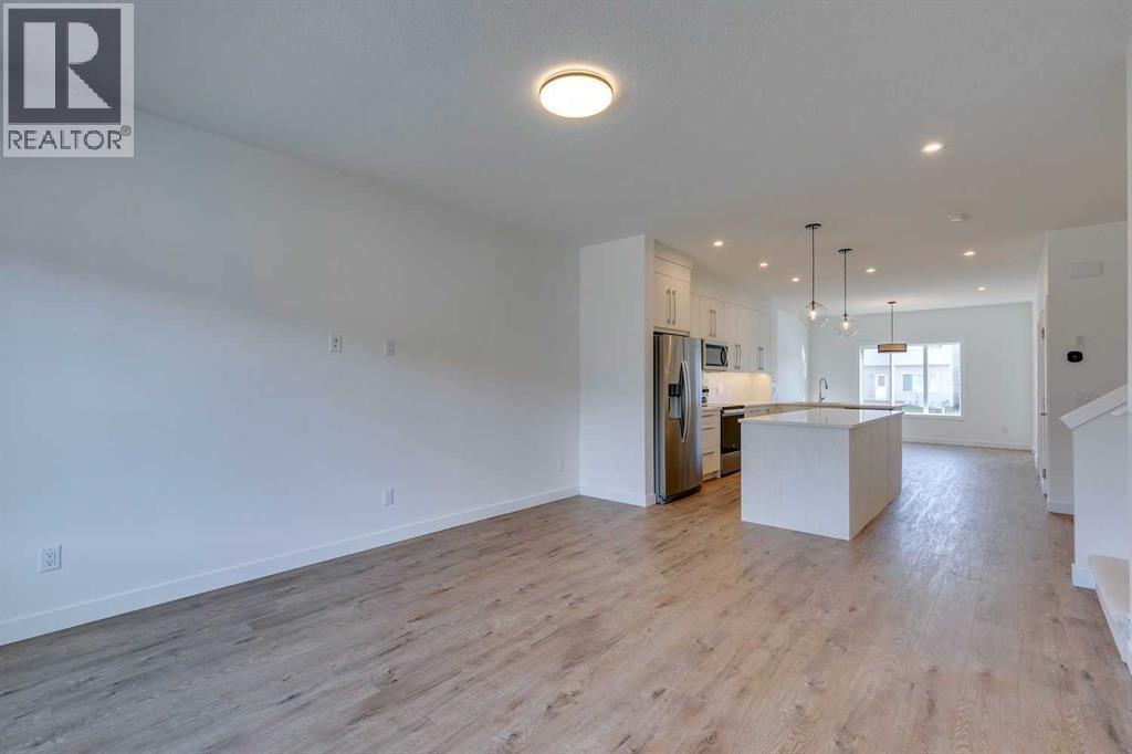 646 Rangeview Street Se, Calgary, AB - Indoor Photo Showing Kitchen