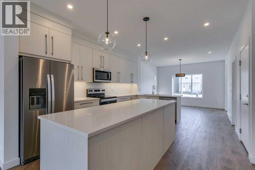 646 Rangeview Street Se, Calgary, AB - Indoor Photo Showing Kitchen With Stainless Steel Kitchen With Upgraded Kitchen