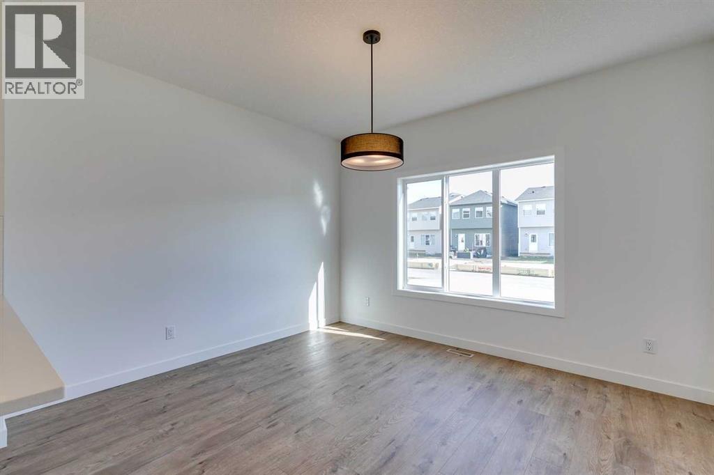646 Rangeview Street Se, Calgary, AB - Indoor Photo Showing Other Room