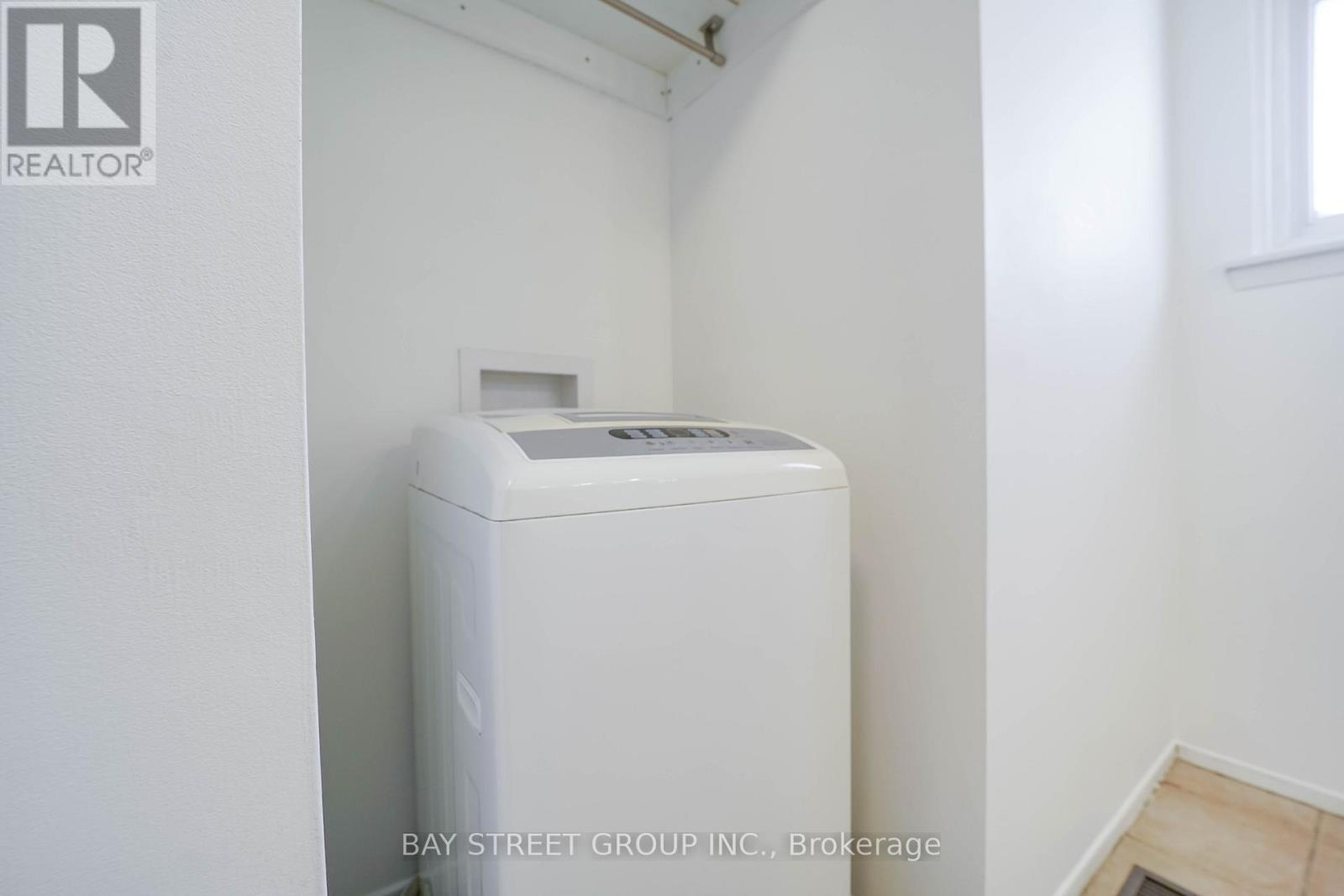51 Bridley Drive, Toronto, ON - Indoor Photo Showing Laundry Room
