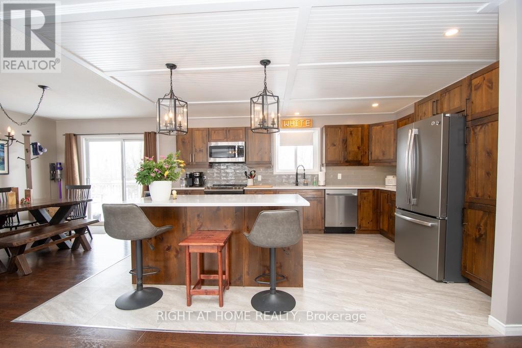 10 Kalman Drive, Cavan Monaghan (Cavan Twp), ON - Indoor Photo Showing Kitchen With Upgraded Kitchen