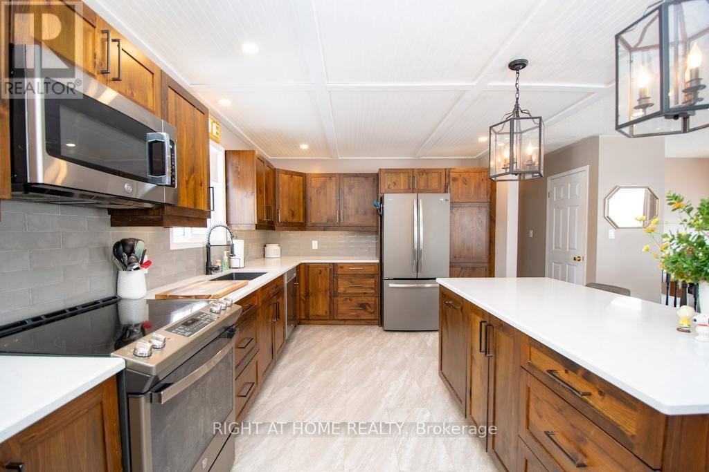 10 Kalman Drive, Cavan Monaghan (Cavan Twp), ON - Indoor Photo Showing Kitchen