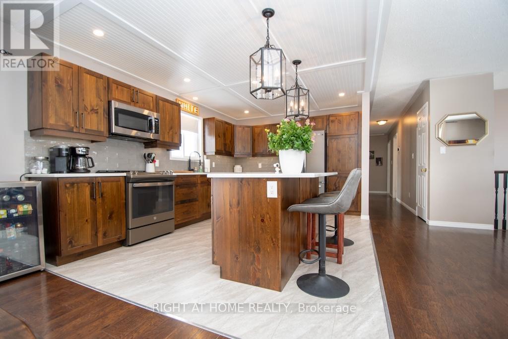 10 Kalman Drive, Cavan Monaghan (Cavan Twp), ON - Indoor Photo Showing Kitchen