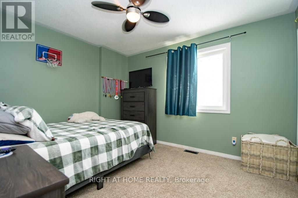 10 Kalman Drive, Cavan Monaghan (Cavan Twp), ON - Indoor Photo Showing Bedroom