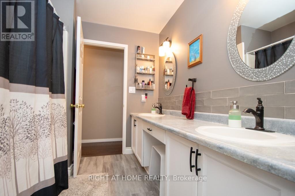 10 Kalman Drive, Cavan Monaghan (Cavan Twp), ON - Indoor Photo Showing Bathroom