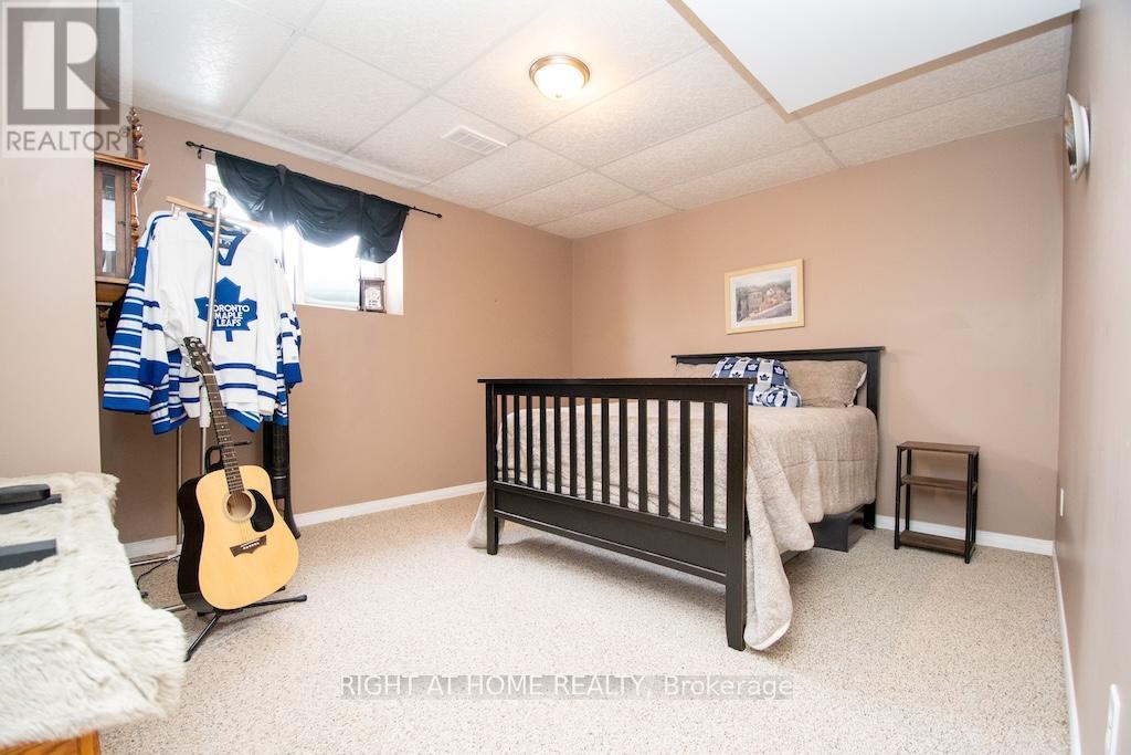 10 Kalman Drive, Cavan Monaghan (Cavan Twp), ON - Indoor Photo Showing Bedroom