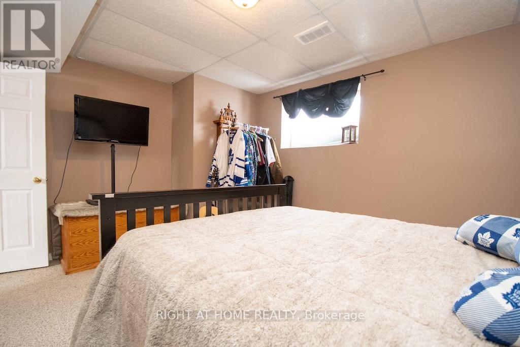 10 Kalman Drive, Cavan Monaghan (Cavan Twp), ON - Indoor Photo Showing Bedroom