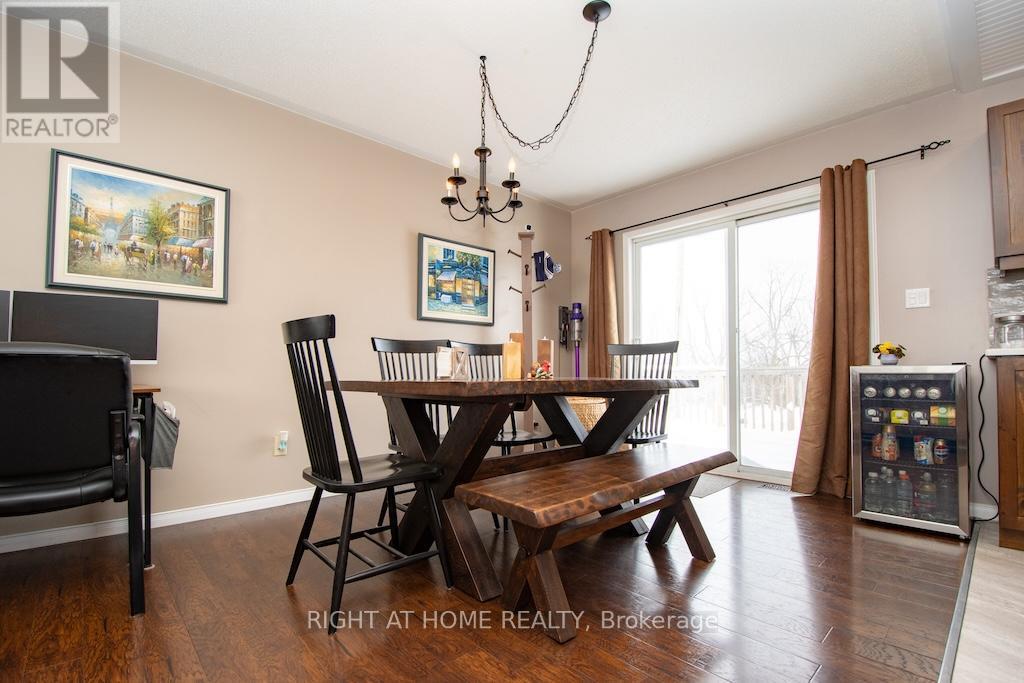10 Kalman Drive, Cavan Monaghan (Cavan Twp), ON - Indoor Photo Showing Dining Room