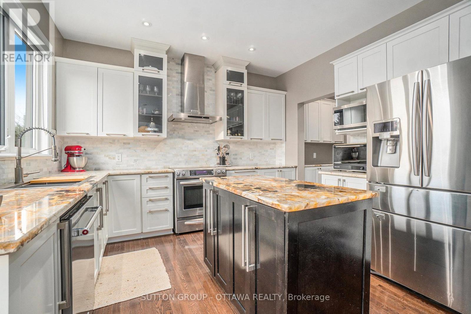 Kitchen - 1969 Plainhill Drive, Ottawa, ON - Indoor Photo Showing Kitchen With Upgraded Kitchen