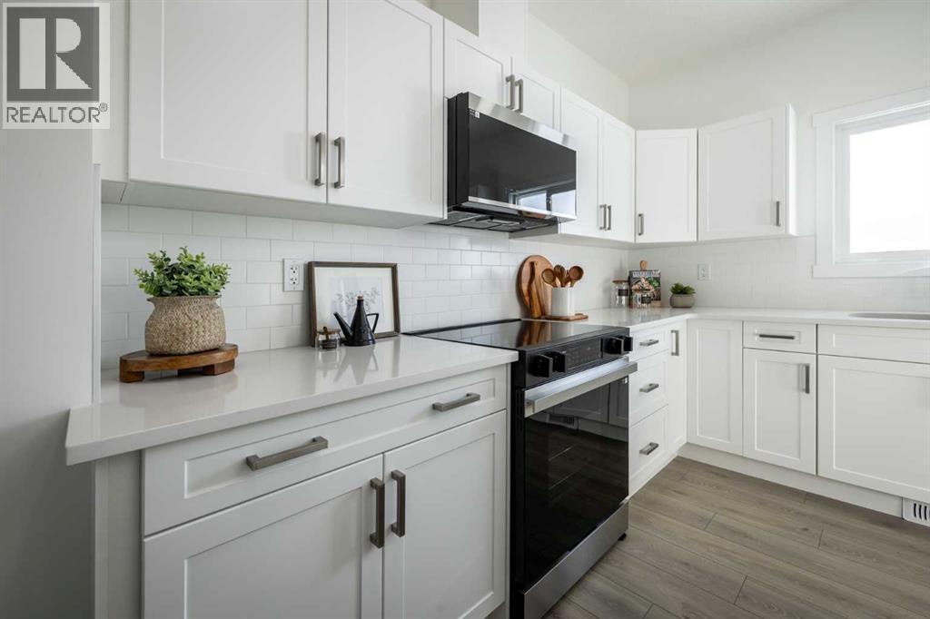 67 Appaloosa Way, Cochrane, AB - Indoor Photo Showing Kitchen With Upgraded Kitchen