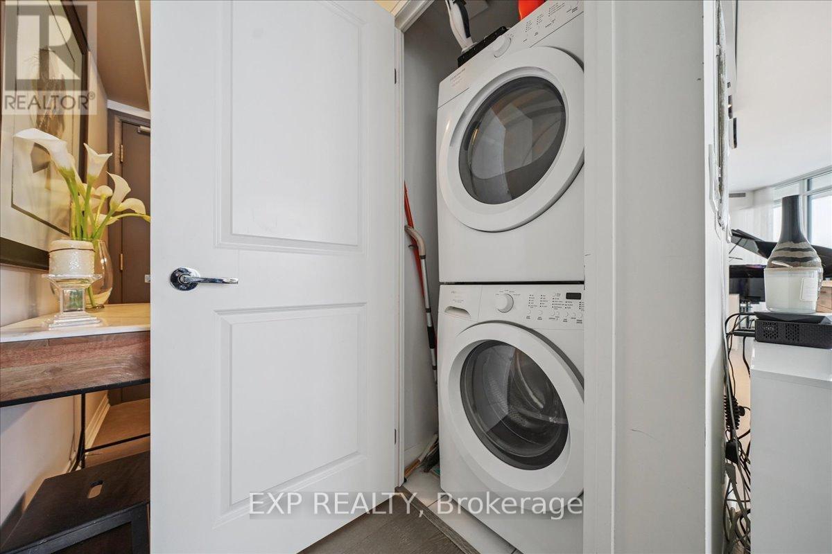 3404 - 59 Annie Craig Drive, Toronto, ON - Indoor Photo Showing Laundry Room