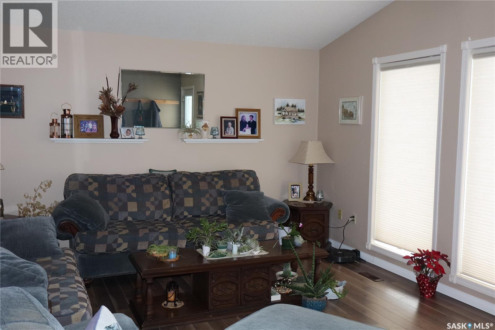 604 5Th Avenue W, Assiniboia, SK - Indoor Photo Showing Other Room