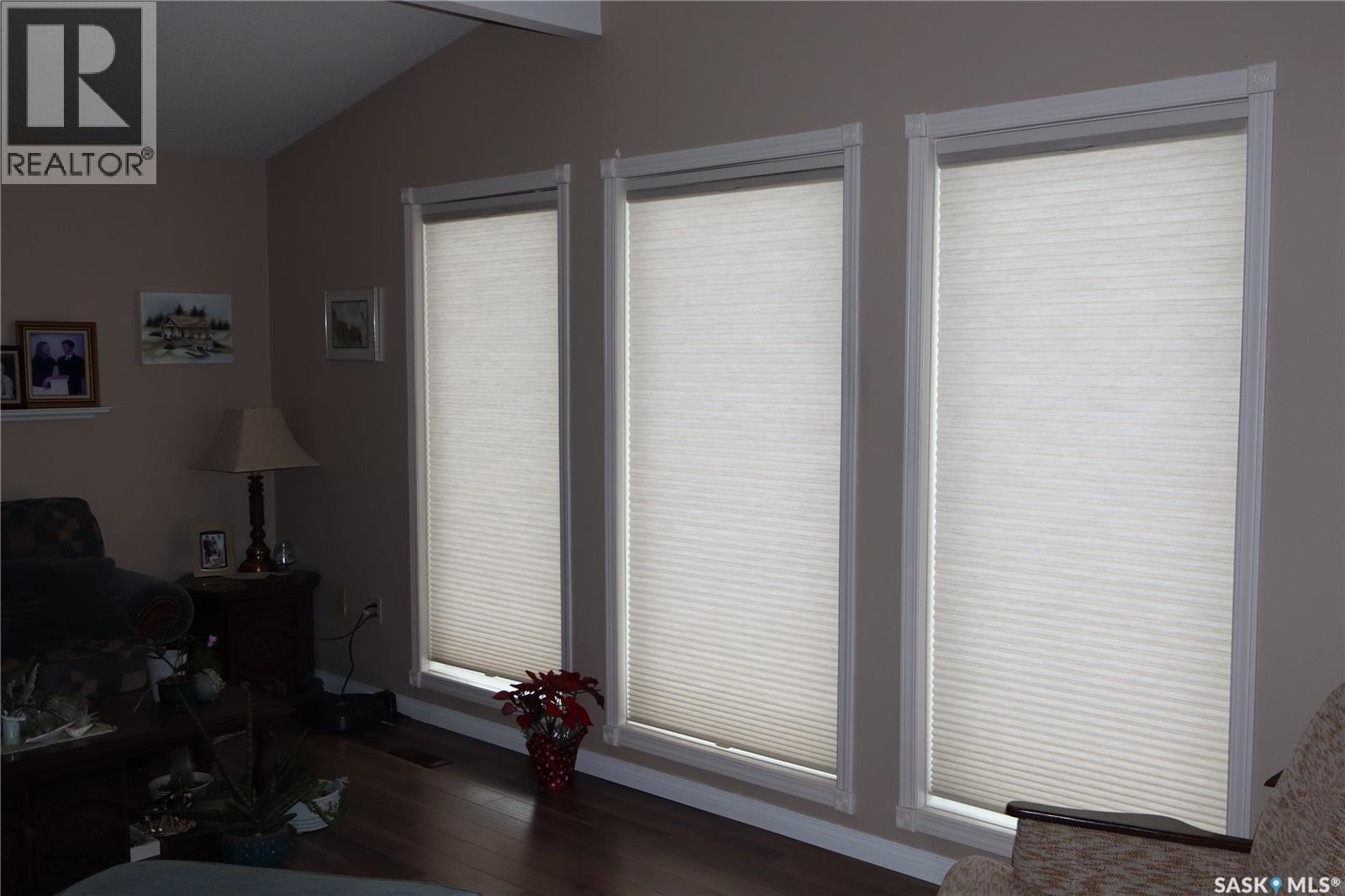 604 5Th Avenue W, Assiniboia, SK - Indoor