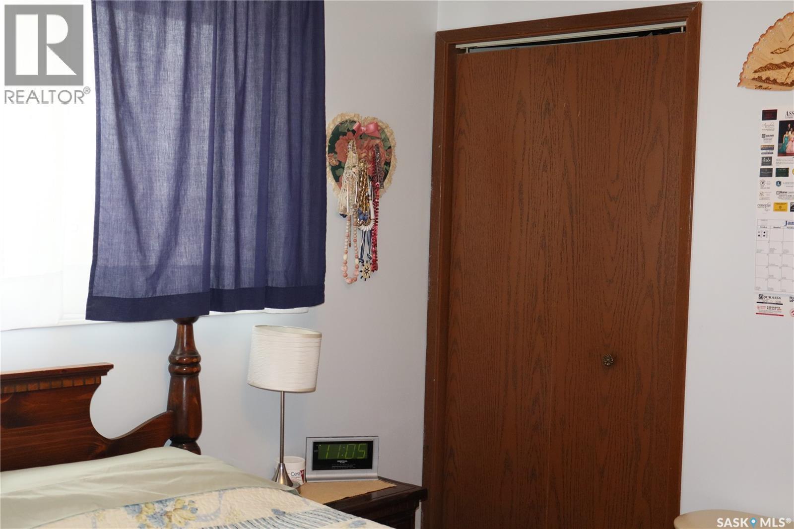 604 5Th Avenue W, Assiniboia, SK - Indoor Photo Showing Bedroom