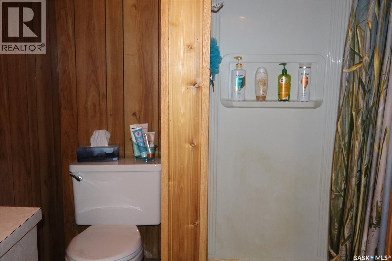 604 5Th Avenue W, Assiniboia, SK - Indoor Photo Showing Bathroom