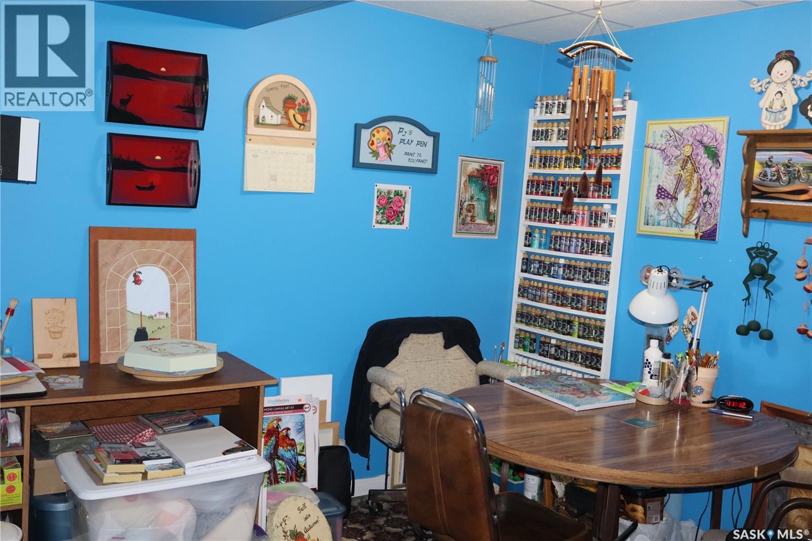 604 5Th Avenue W, Assiniboia, SK - Indoor