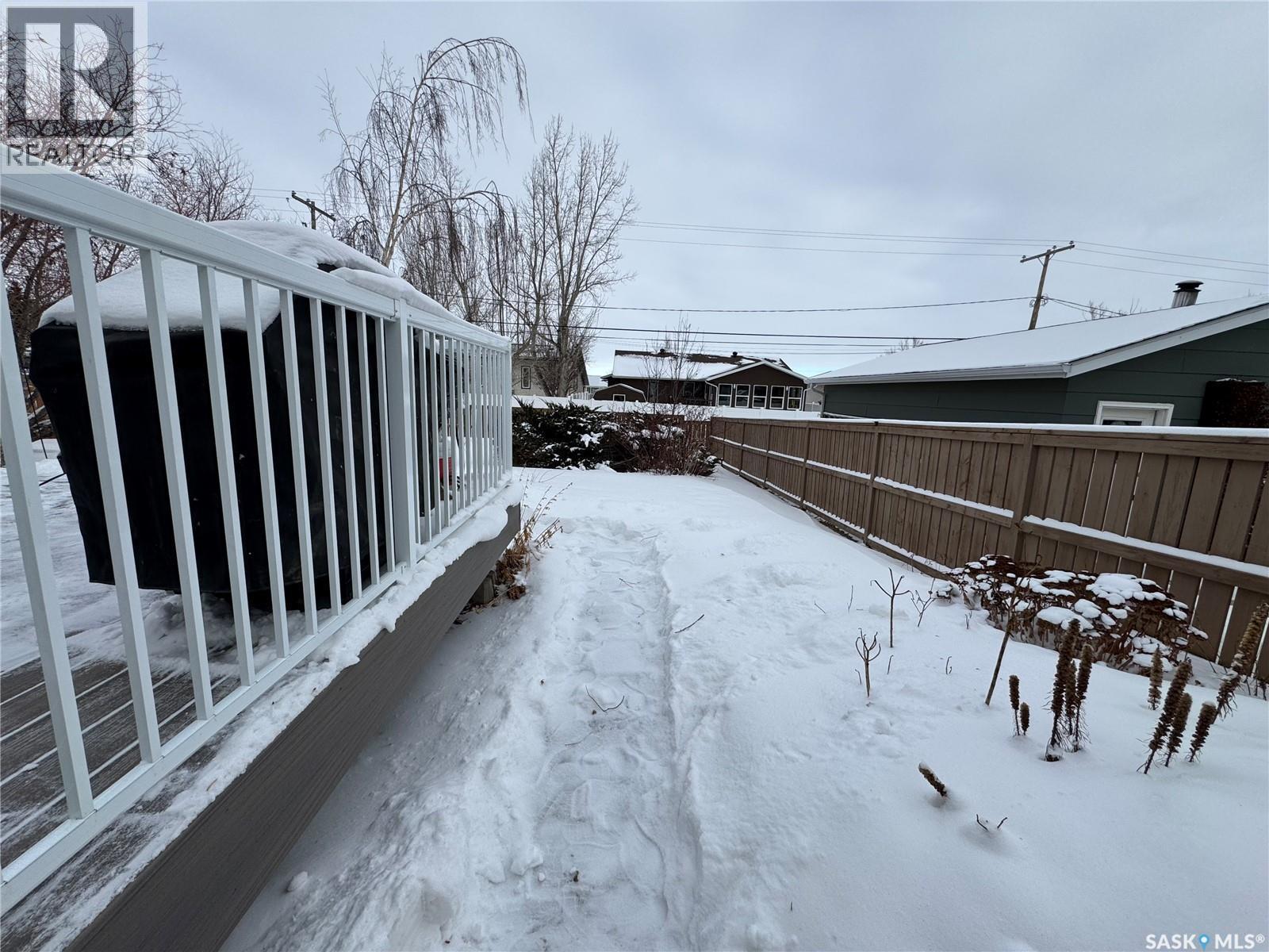 604 5Th Avenue W, Assiniboia, SK - Outdoor