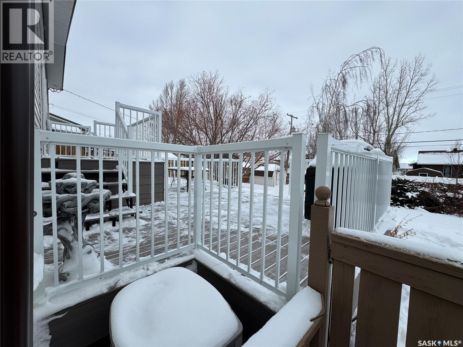 604 5Th Avenue W, Assiniboia, SK - Outdoor