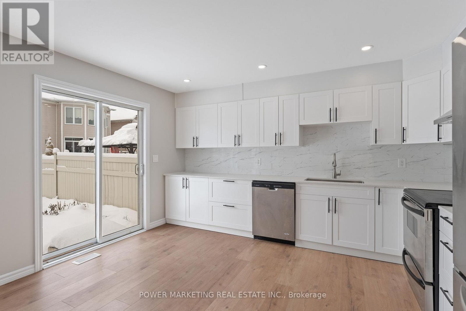 730 Scala Avenue, Ottawa, ON - Indoor Photo Showing Kitchen